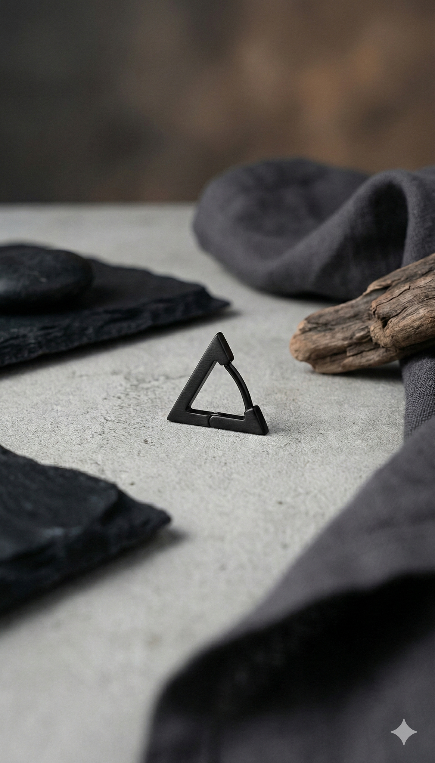 TRIANGLE EARRING